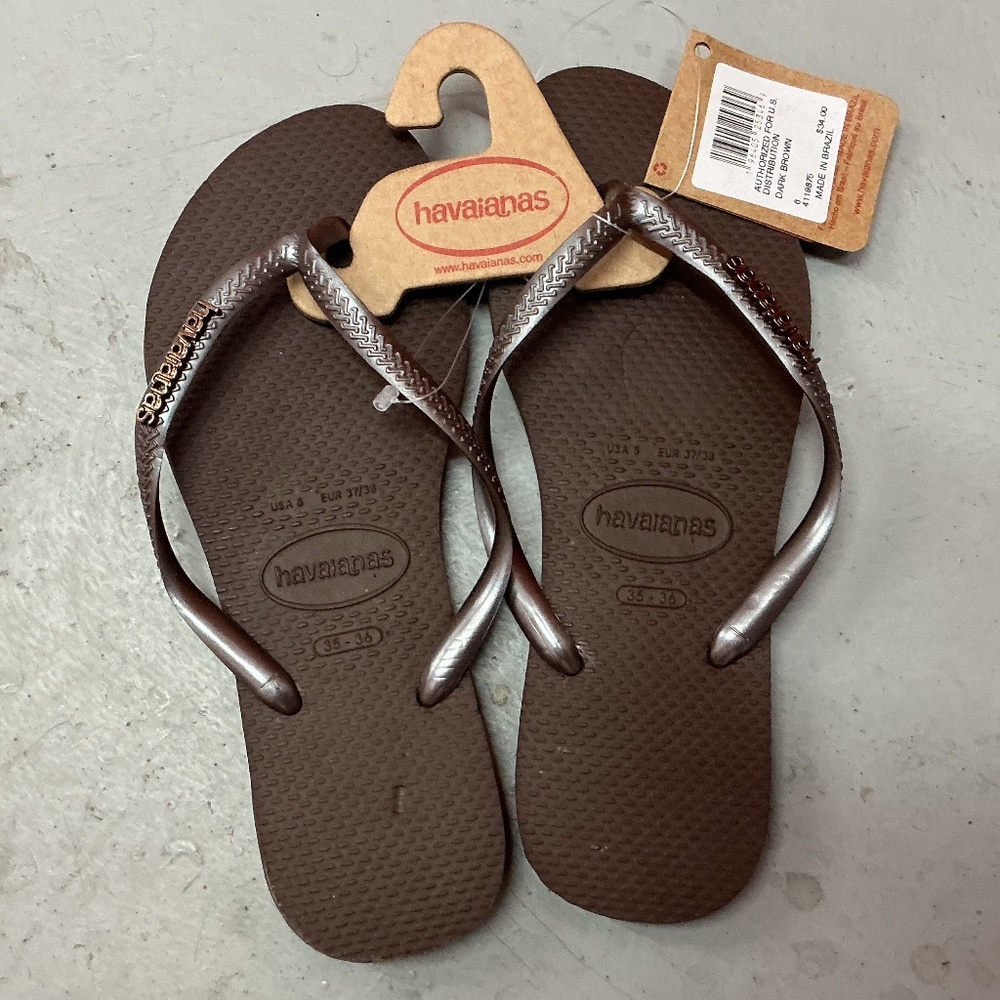 NWT Bronze Havaianas Slim Metallic Flip Flops with metal pop up logo on strap!